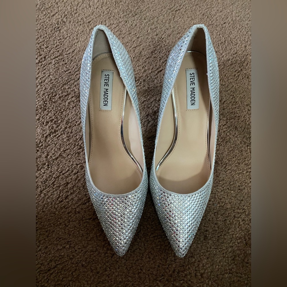 Women’s size 9 Steve Madden silver heels